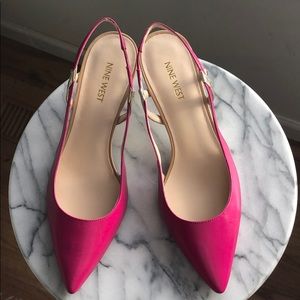 Nine West pink kitten heel with gold accent!!!